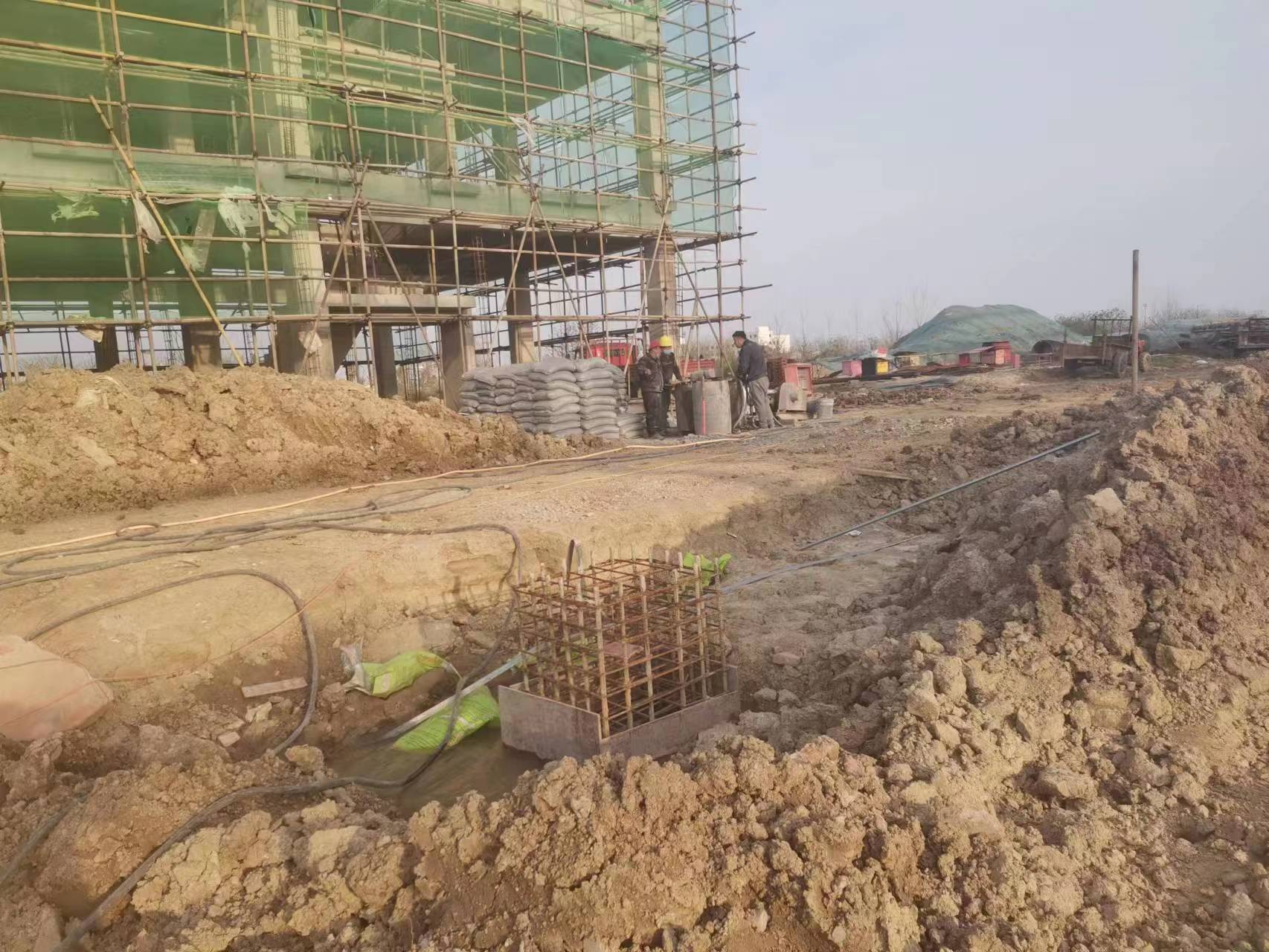 岭东当桥梁出现裂缝的时候应该及时加固修补